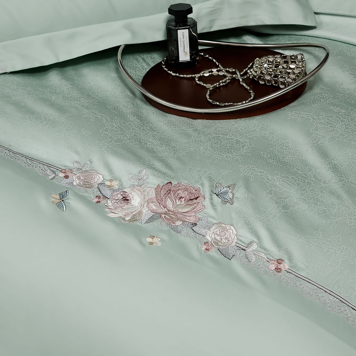 91家纺网 家纺一手货源 找家纺 U品汇 2025新款60S双股120支贡缎长绒棉提花纯棉全棉刺绣花四件套高端礼盒工艺款-夕颜 夕颜-松树绿