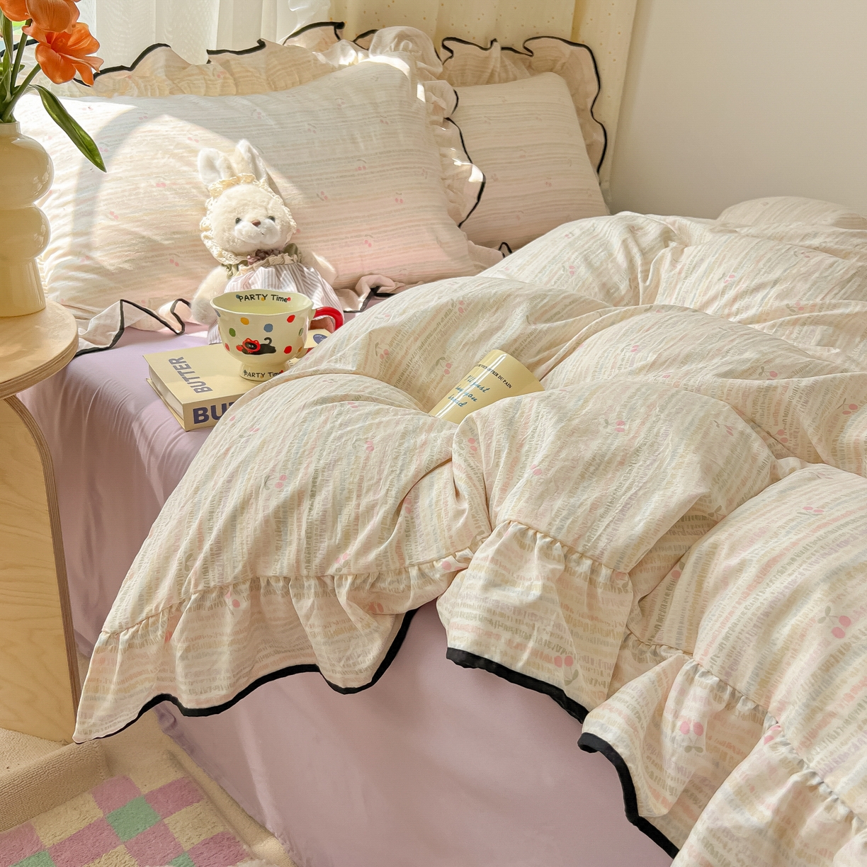 91家纺网 家纺一手货源 找家纺 韩巢家纺 2025新款水洗棉大花边被套四件套直播热销款学生宿舍被罩床单三件套（提供卖家秀） 甜樱恋曲【大花边款】