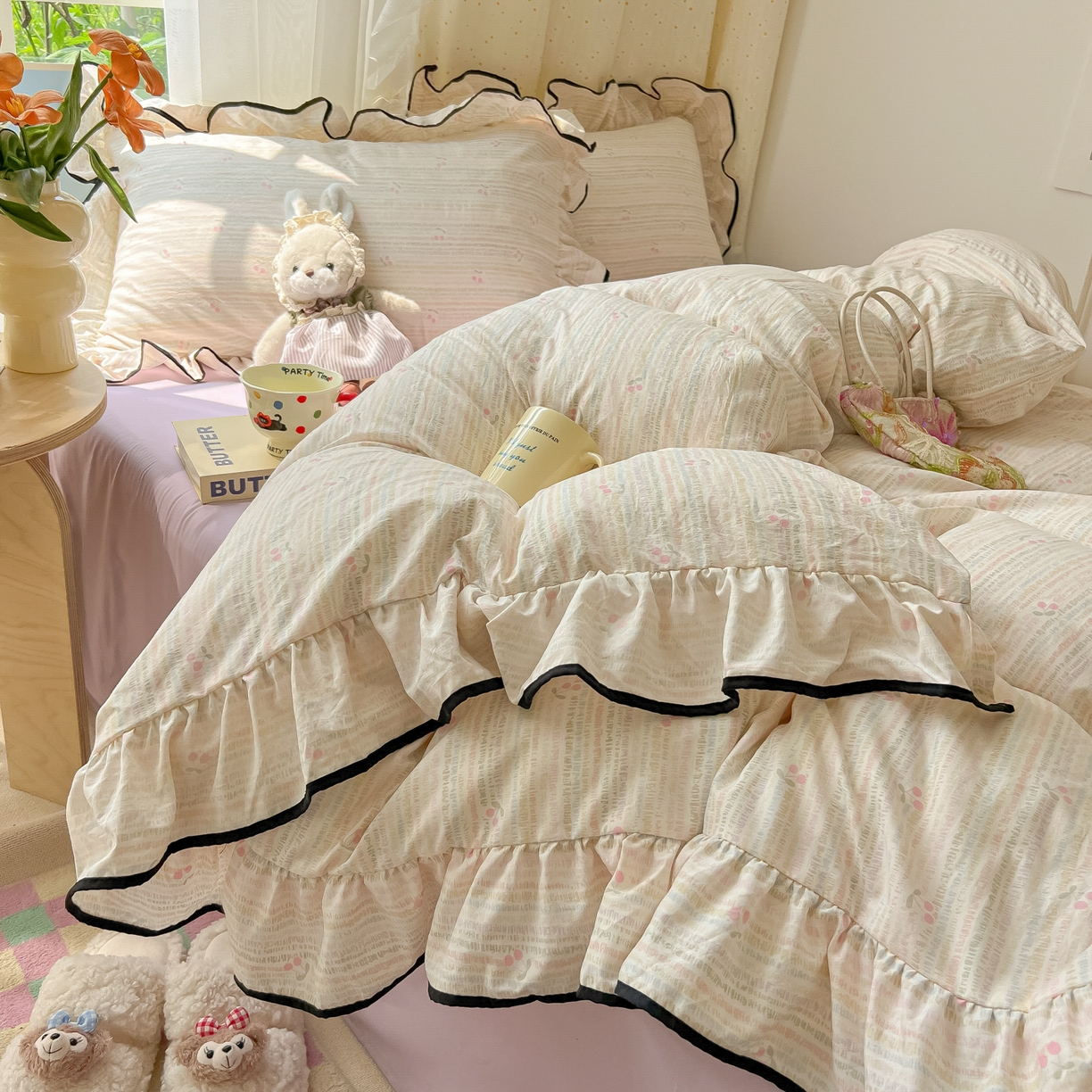 91家纺网 家纺一手货源 找家纺 韩巢家纺 2025新款水洗棉大花边被套四件套直播热销款学生宿舍被罩床单三件套（提供卖家秀） 甜樱恋曲【大花边款】