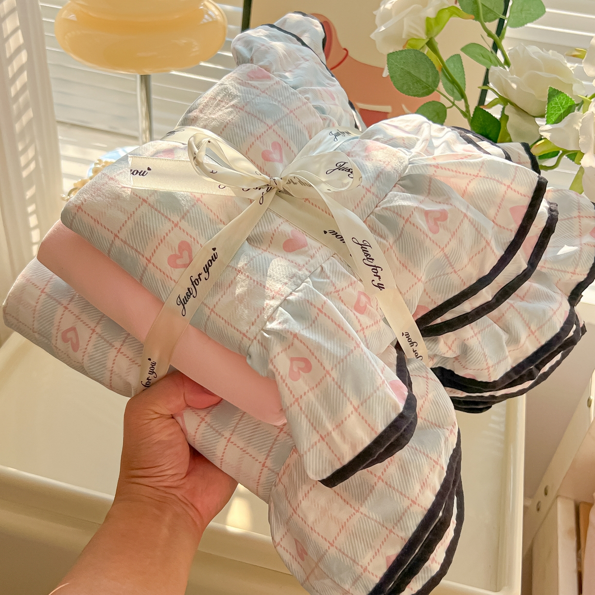 91家纺网 家纺一手货源 找家纺 韩巢家纺 2025新款水洗棉大花边被套四件套直播热销款学生宿舍被罩床单三件套（提供卖家秀） 温暖粉心【大花边款】