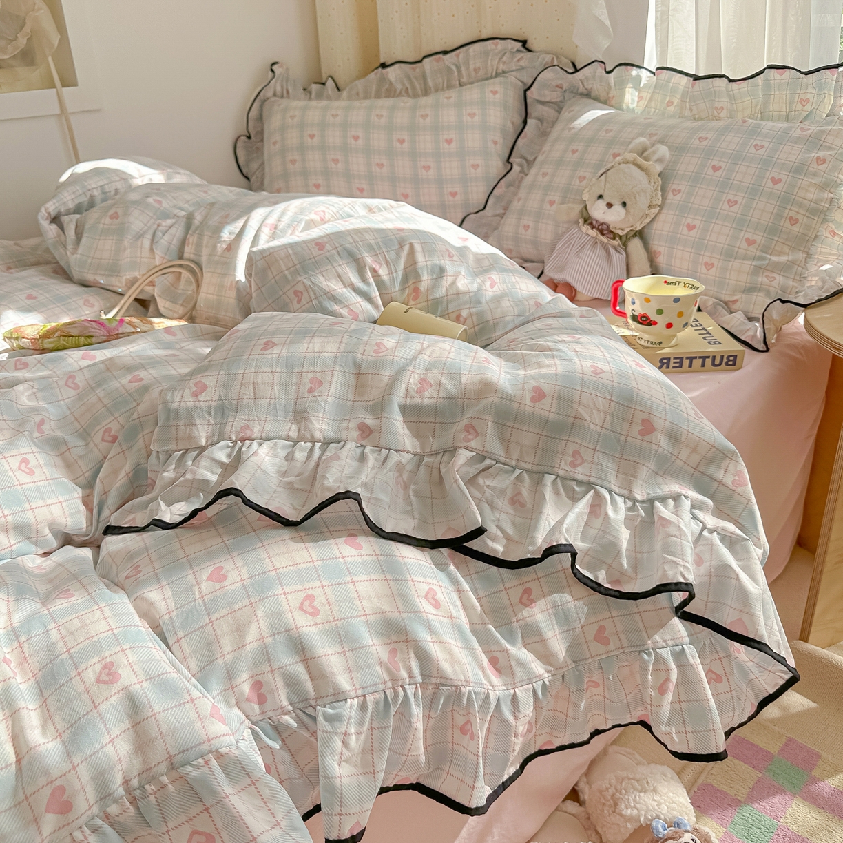 91家纺网 家纺一手货源 找家纺 韩巢家纺 2025新款水洗棉大花边被套四件套直播热销款学生宿舍被罩床单三件套（提供卖家秀） 温暖粉心【大花边款】