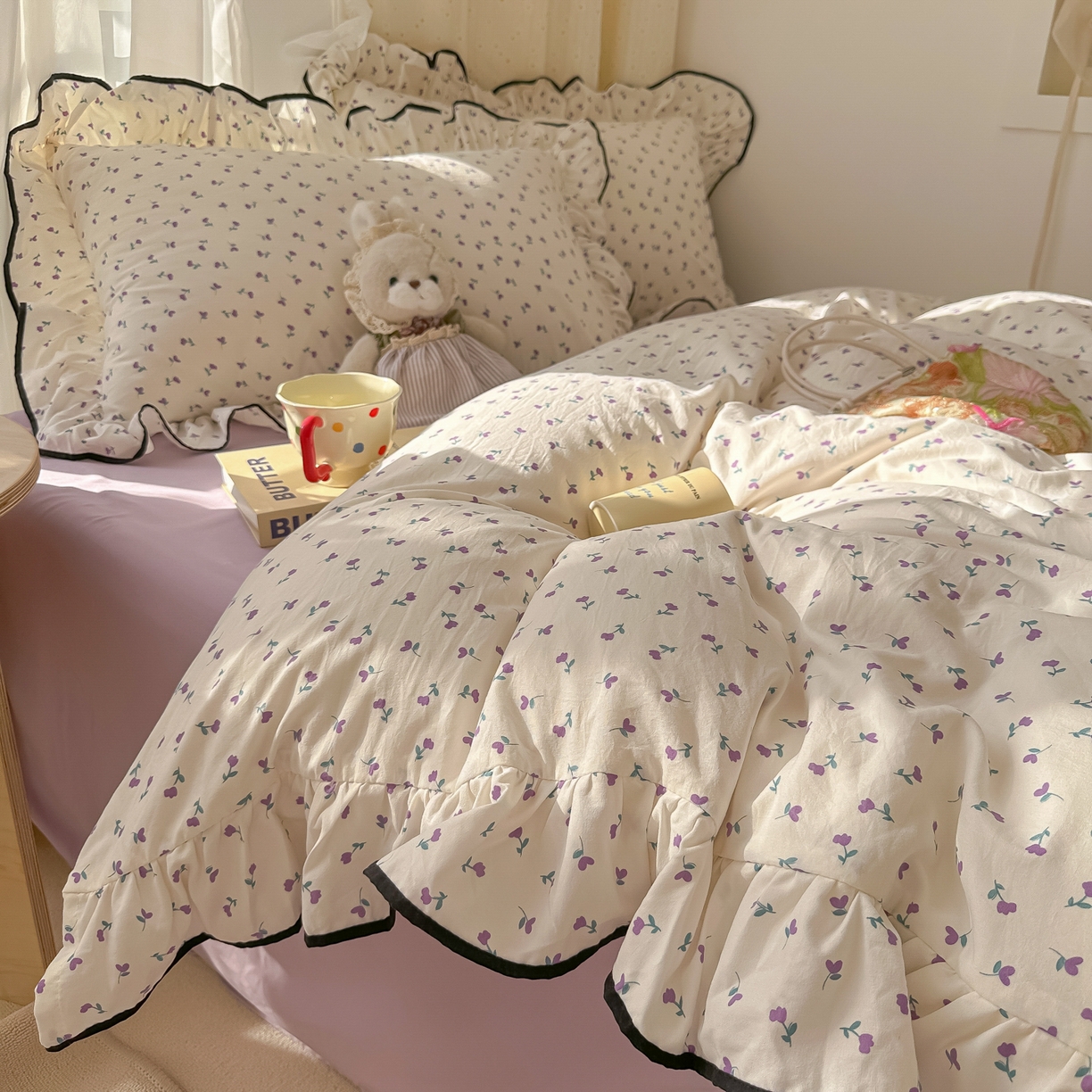 91家纺网 家纺一手货源 找家纺 韩巢家纺 2025新款水洗棉大花边被套四件套直播热销款学生宿舍被罩床单三件套（提供卖家秀） 小花野-紫【大花边款】