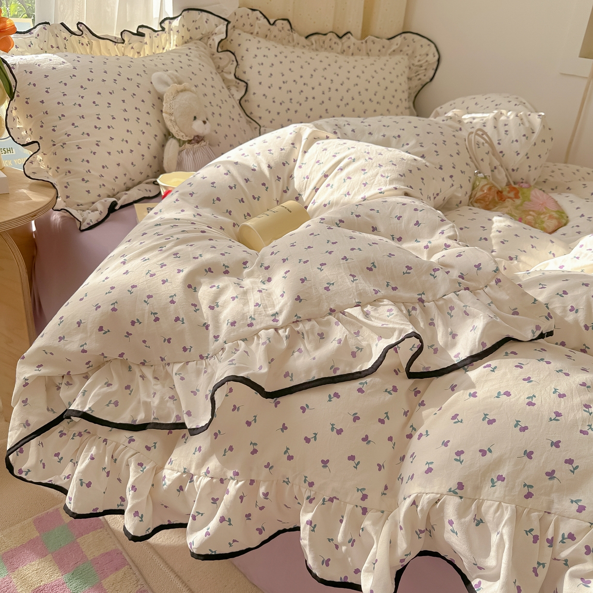 91家纺网 家纺一手货源 找家纺 韩巢家纺 2025新款水洗棉大花边被套四件套直播热销款学生宿舍被罩床单三件套（提供卖家秀） 小花野-紫【大花边款】