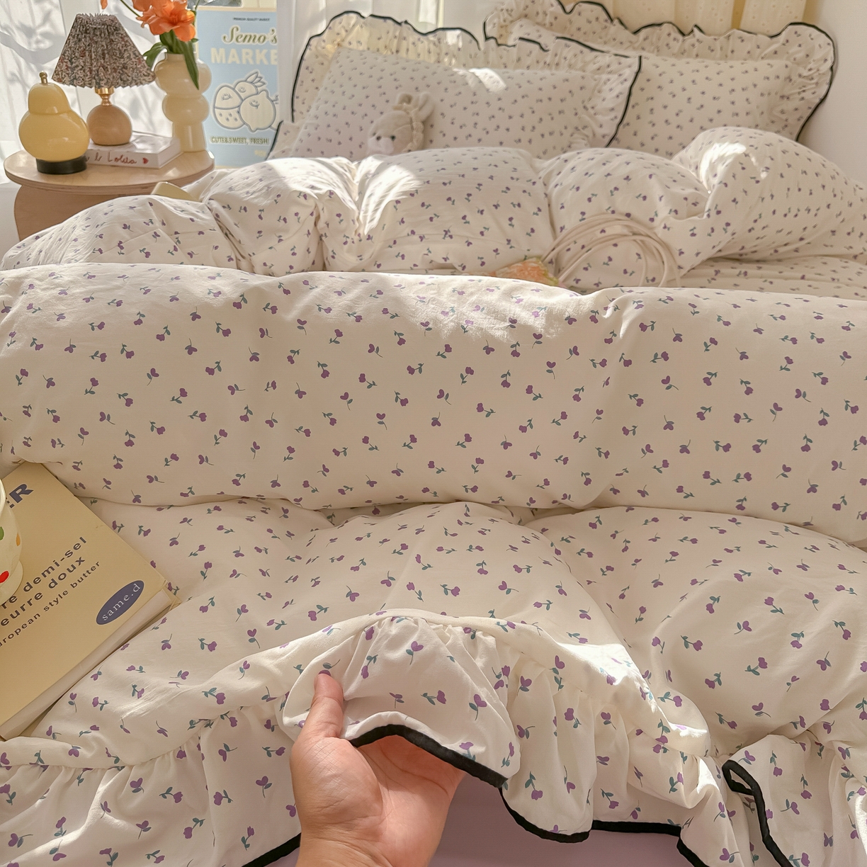 91家纺网 家纺一手货源 找家纺 韩巢家纺 2025新款水洗棉大花边被套四件套直播热销款学生宿舍被罩床单三件套（提供卖家秀） 小花野-紫【大花边款】