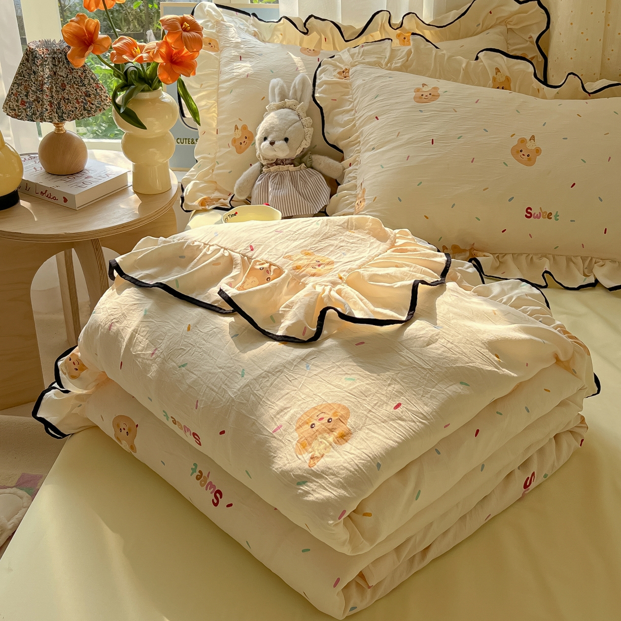 韩巢家纺 2025新款水洗棉大花边被套四件套直播热销款学生宿舍被罩床单三件套（提供卖家秀） 小熊冰淇淋【大花边款】
