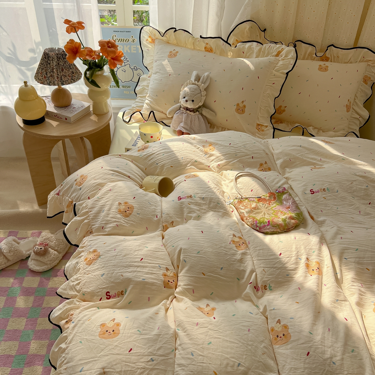 91家纺网 家纺一手货源 找家纺 韩巢家纺 2025新款水洗棉大花边被套四件套直播热销款学生宿舍被罩床单三件套（提供卖家秀） 小熊冰淇淋【大花边款】