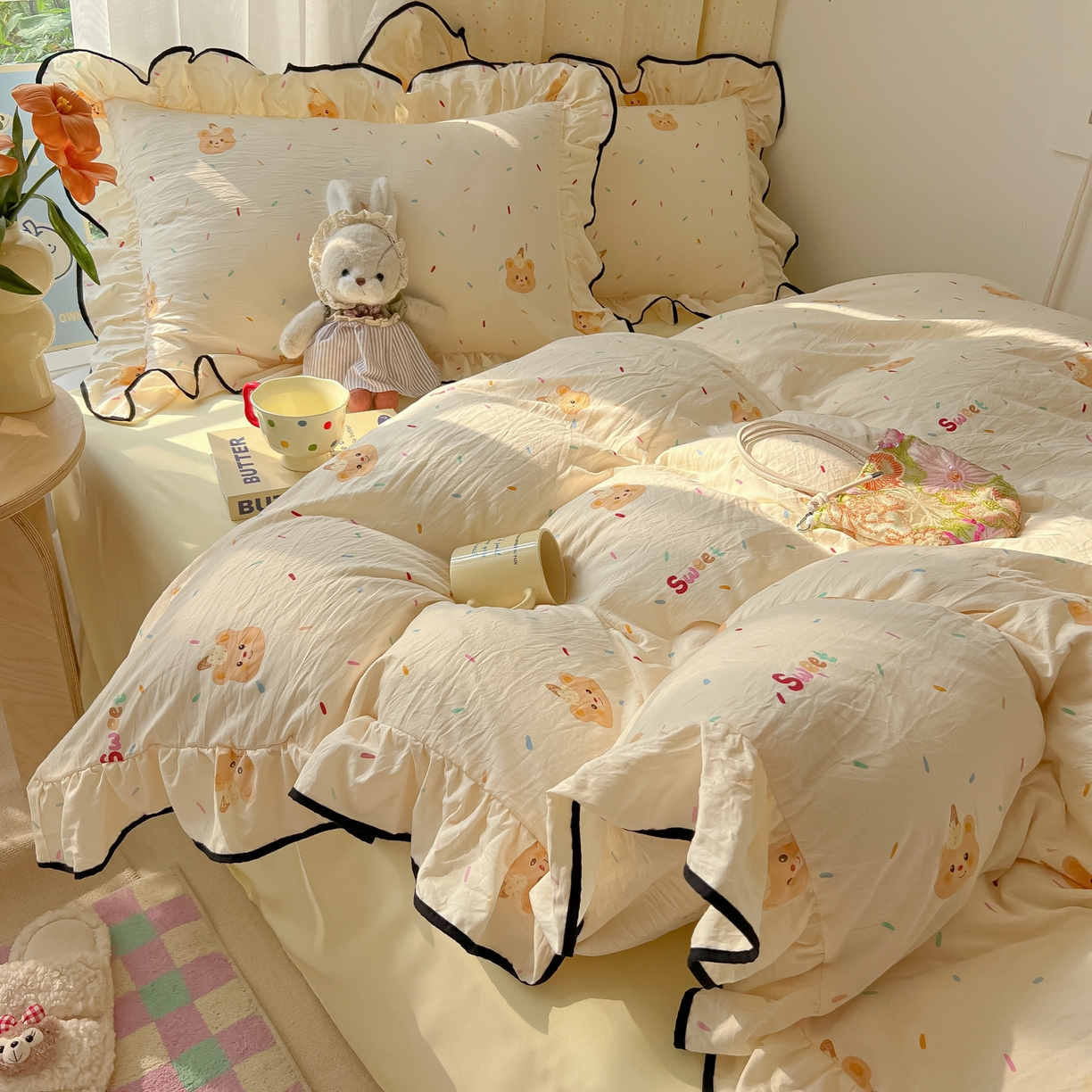 91家纺网 家纺一手货源 找家纺 韩巢家纺 2025新款水洗棉大花边被套四件套直播热销款学生宿舍被罩床单三件套（提供卖家秀） 小熊冰淇淋【大花边款】