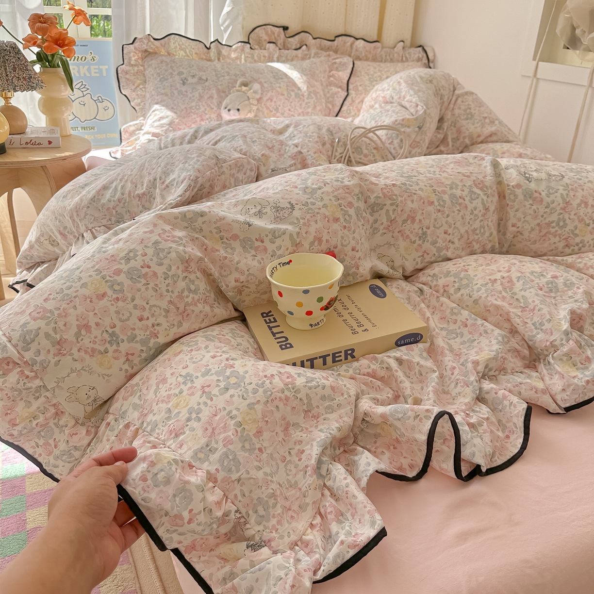 91家纺网 家纺一手货源 找家纺 韩巢家纺 2025新款水洗棉大花边被套四件套直播热销款学生宿舍被罩床单三件套（提供卖家秀） 幸运可爱兔【大花边款】