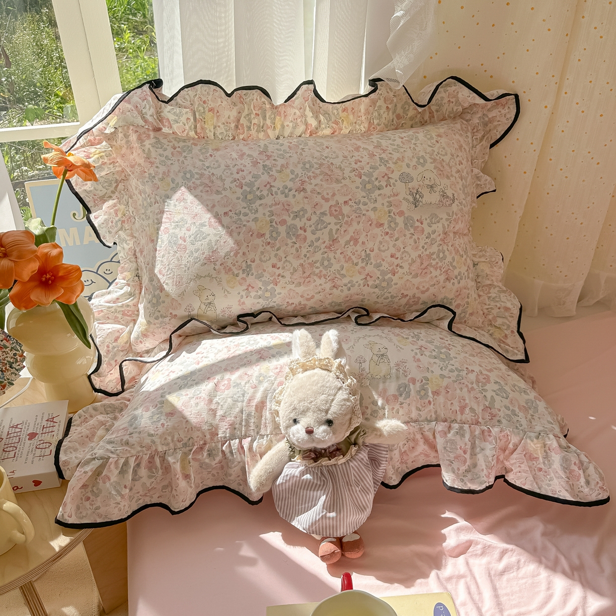 91家纺网 家纺一手货源 找家纺 韩巢家纺 2025新款水洗棉大花边被套四件套直播热销款学生宿舍被罩床单三件套（提供卖家秀） 幸运可爱兔【大花边款】