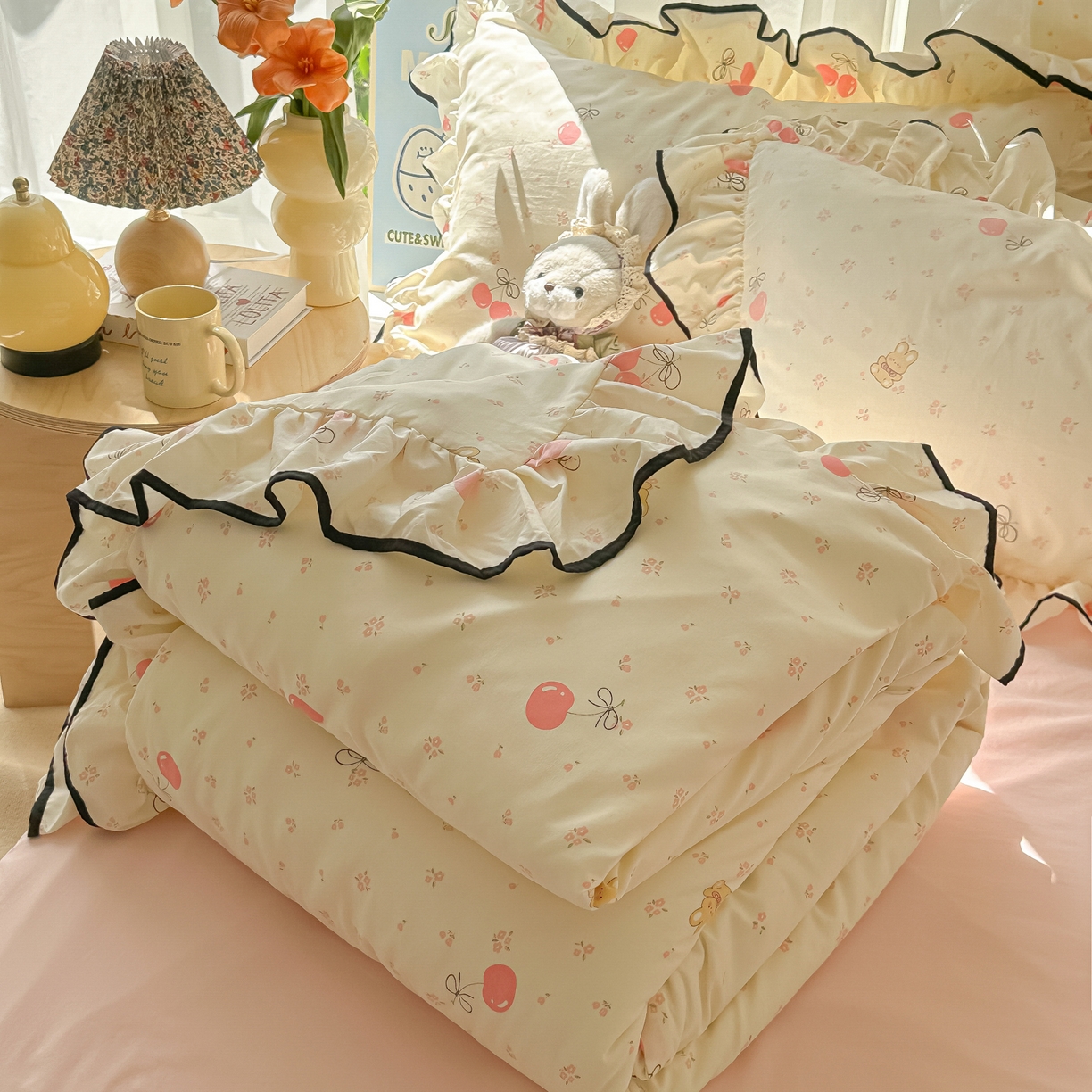 韩巢家纺 2025新款水洗棉大花边被套四件套直播热销款学生宿舍被罩床单三件套（提供卖家秀） 摘樱桃的小熊【大花边款】