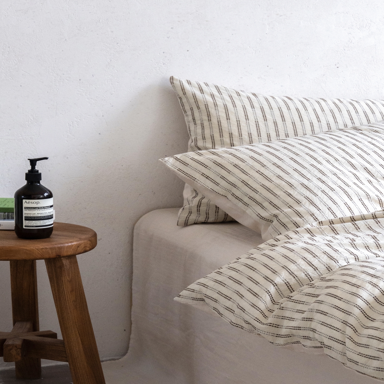 91家纺网 家纺一手货源 找家纺 （总）小春日和 2025新款纯棉水洗棉麻四件套穿绳特殊工艺被套高端民宿个性三件套纯色床单全棉床笠加大被套