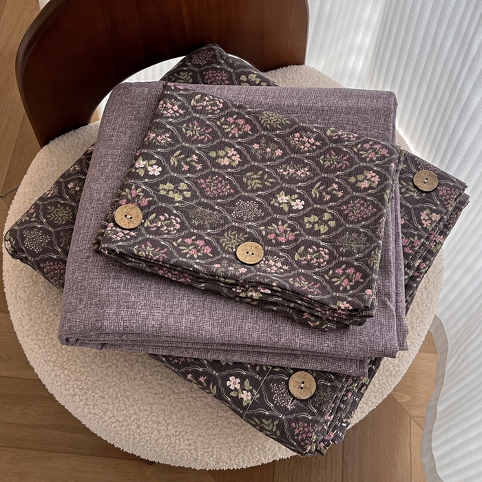 91家纺网 家纺一手货源 找家纺 仟网汇  2025新款亚麻纽扣款四件套 紫韵