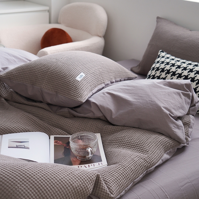 91家纺网 家纺一手货源 找家纺 贝尔 PELLHOME 小红书民宿全棉空气提花华夫格四件套纯棉水洗棉小众（可抖音代发） 松叶月灰