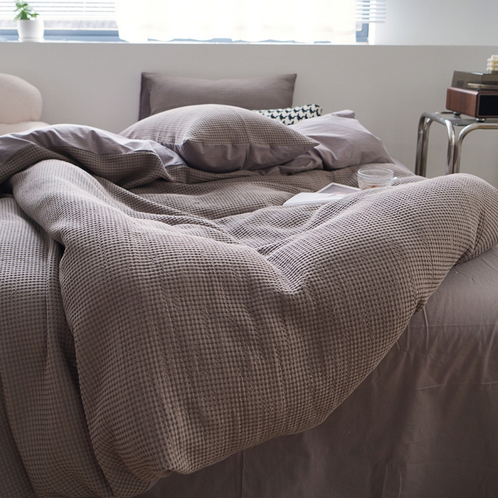 91家纺网 家纺一手货源 找家纺 贝尔 PELLHOME 小红书民宿全棉空气提花华夫格四件套纯棉水洗棉小众（可抖音代发） 松叶月灰