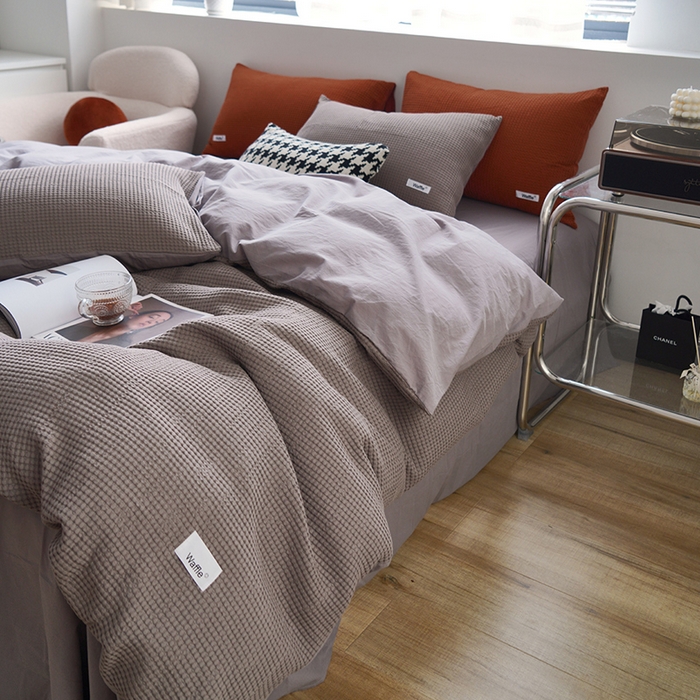 91家纺网 家纺一手货源 找家纺 贝尔 PELLHOME 小红书民宿全棉空气提花华夫格四件套纯棉水洗棉小众（可抖音代发） 松叶月灰