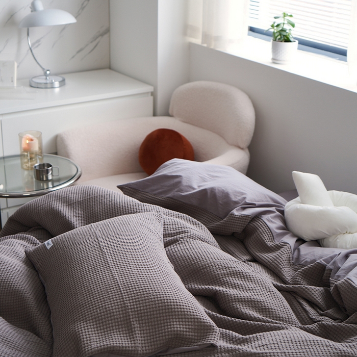 91家纺网 家纺一手货源 找家纺 贝尔 PELLHOME 小红书民宿全棉空气提花华夫格四件套纯棉水洗棉小众（可抖音代发） 松叶月灰