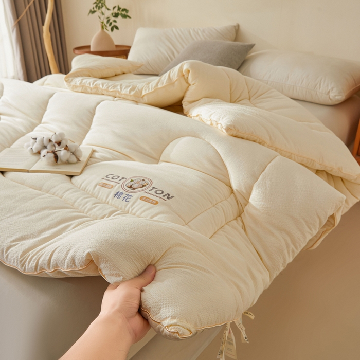 91家纺网 家纺一手货源 找家纺 悦然毛巾被 2025新款小提花棉花冬被被子被芯 棉语提花被-白