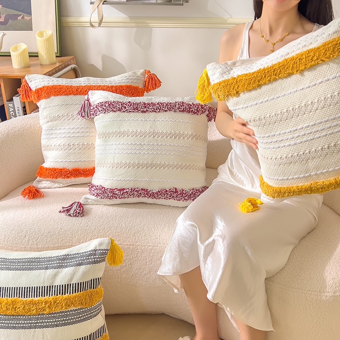 91家纺网 家纺一手货源 找家纺 （总）诺可 2025新款跨境轻奢重工艺款编织布流苏款抱枕