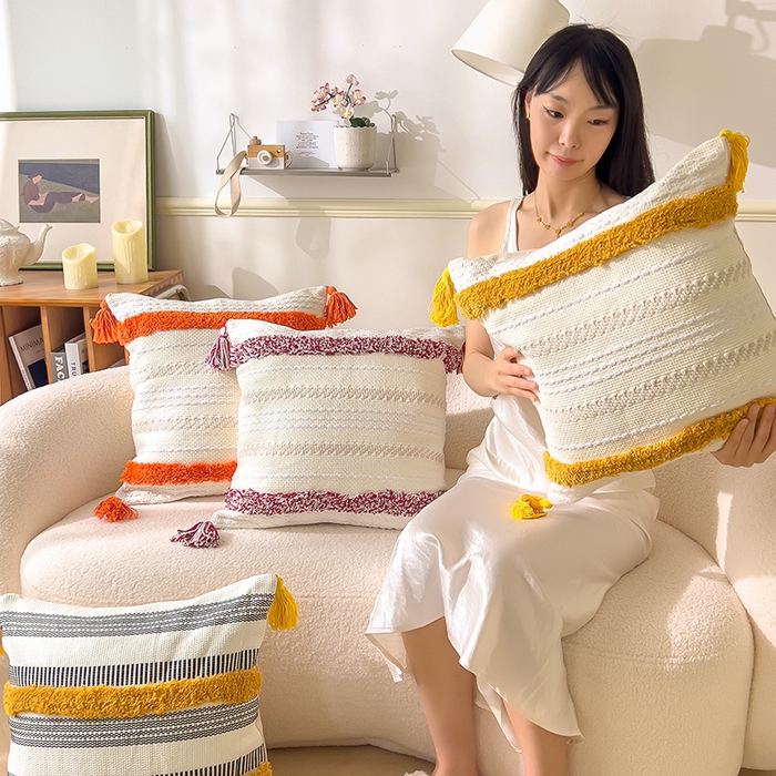 91家纺网 家纺一手货源 找家纺 （总）诺可 2025新款跨境轻奢重工艺款编织布流苏款抱枕