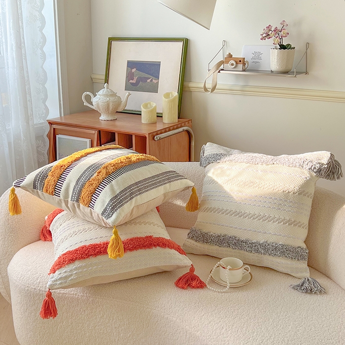 91家纺网 家纺一手货源 找家纺 诺可 2025新款跨境轻奢重工艺款编织布流苏款抱枕 组合图仅供展示不可下单