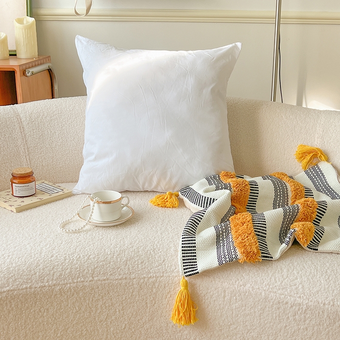 91家纺网 家纺一手货源 找家纺 诺可 2025新款跨境轻奢重工艺款编织布流苏款抱枕 编织流苏-黄黑