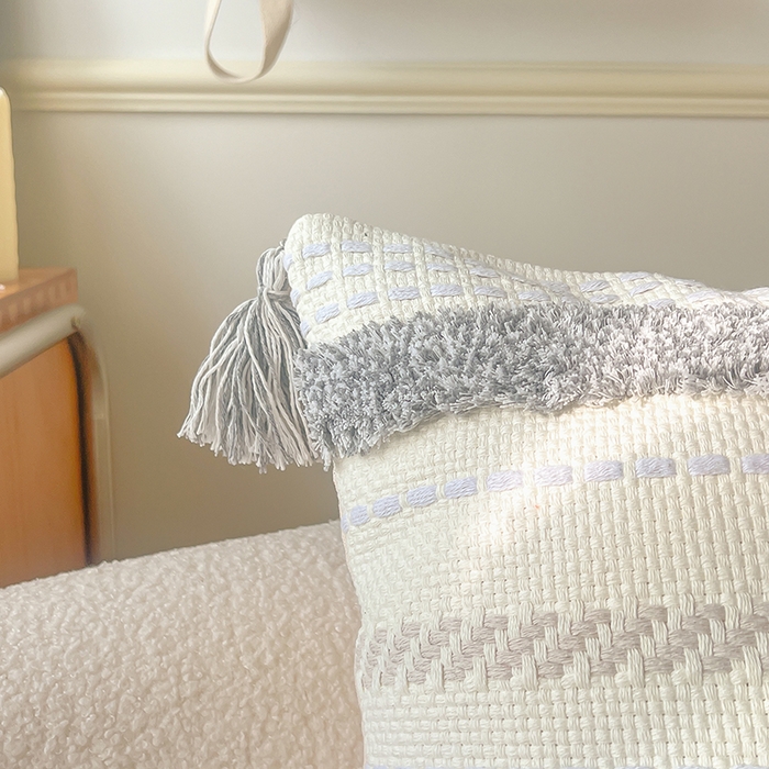 91家纺网 家纺一手货源 找家纺 诺可 2025新款跨境轻奢重工艺款编织布流苏款抱枕 编织流苏-灰