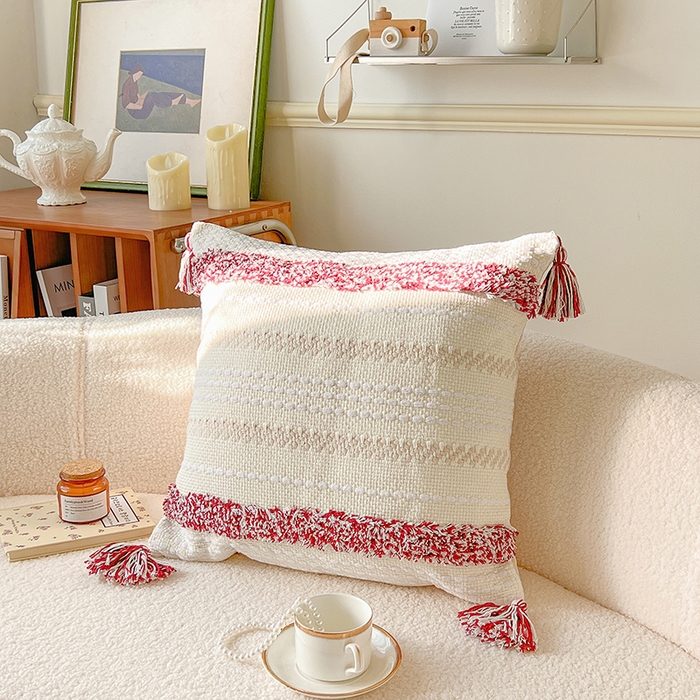 91家纺网 家纺一手货源 找家纺 诺可 2025新款跨境轻奢重工艺款编织布流苏款抱枕 编织流苏-深红