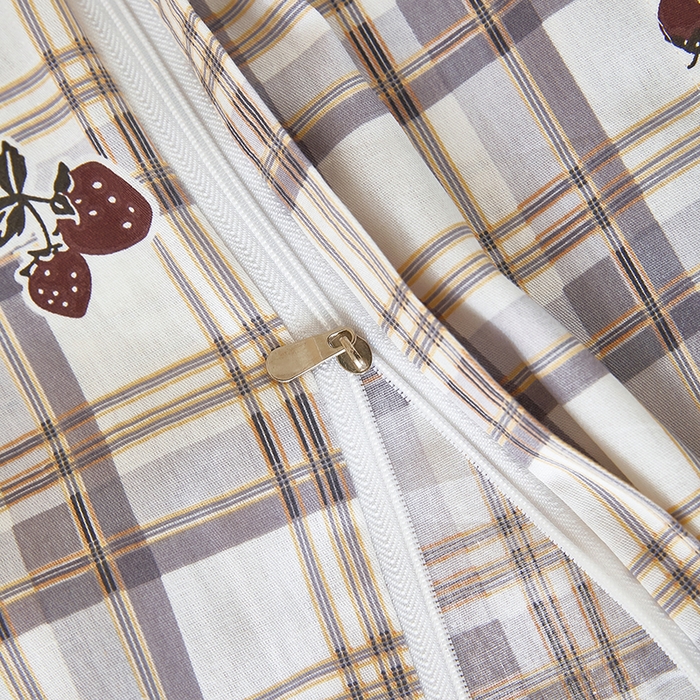 91家纺网 家纺一手货源 找家纺 三盛源 2025新款全棉纯棉双人长枕套1.5米成人纯棉长枕头套1.2卡通1.8m长款加长 草莓格子