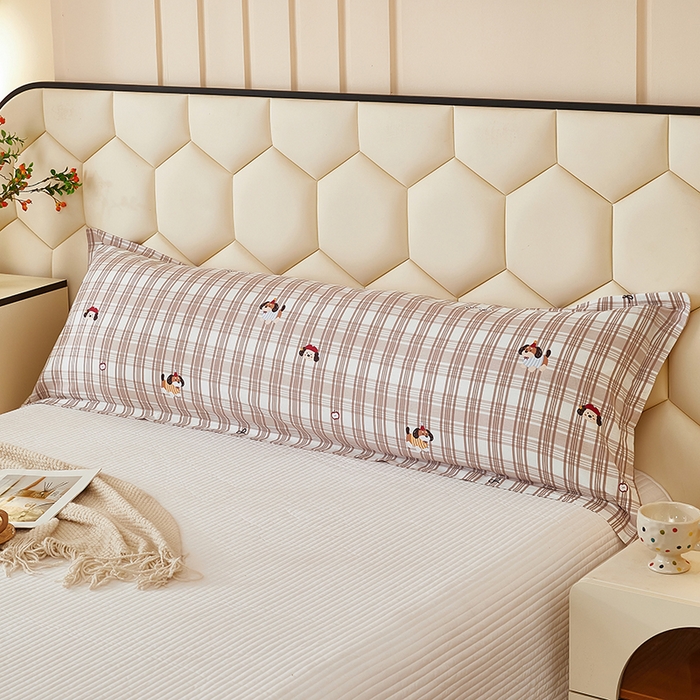 91家纺网 家纺一手货源 找家纺 三盛源 2025新款全棉纯棉双人长枕套1.5米成人纯棉长枕头套1.2卡通1.8m长款加长 可爱狗-咖