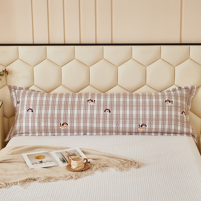 91家纺网 家纺一手货源 找家纺 三盛源 2025新款全棉纯棉双人长枕套1.5米成人纯棉长枕头套1.2卡通1.8m长款加长 可爱狗-咖