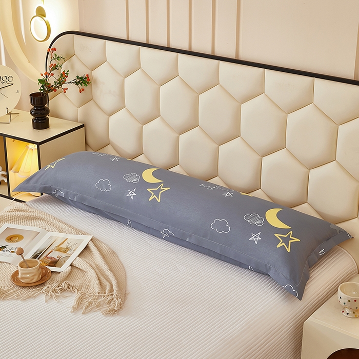 91家纺网 家纺一手货源 找家纺 三盛源 2025新款全棉纯棉双人长枕套1.5米成人纯棉长枕头套1.2卡通1.8m长款加长 月光旅程