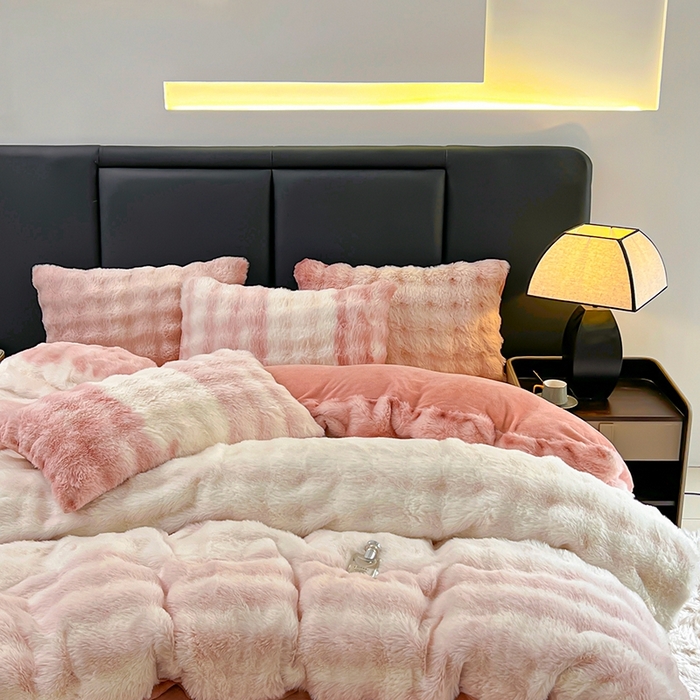 91家纺网 家纺一手货源 找家纺 金爱家 2025新品全消光牛奶绒A类纯色獭兔毛绒立体牛奶绒四件套 七彩泡泡粉