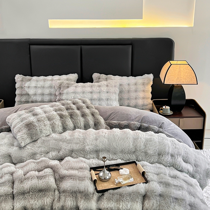 91家纺网 家纺一手货源 找家纺 金爱家 2025新品全消光牛奶绒A类纯色獭兔毛绒立体牛奶绒四件套 七彩泡泡灰