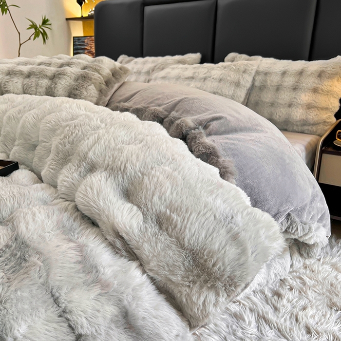 91家纺网 家纺一手货源 找家纺 金爱家 2025新品全消光牛奶绒A类纯色獭兔毛绒立体牛奶绒四件套 七彩泡泡灰