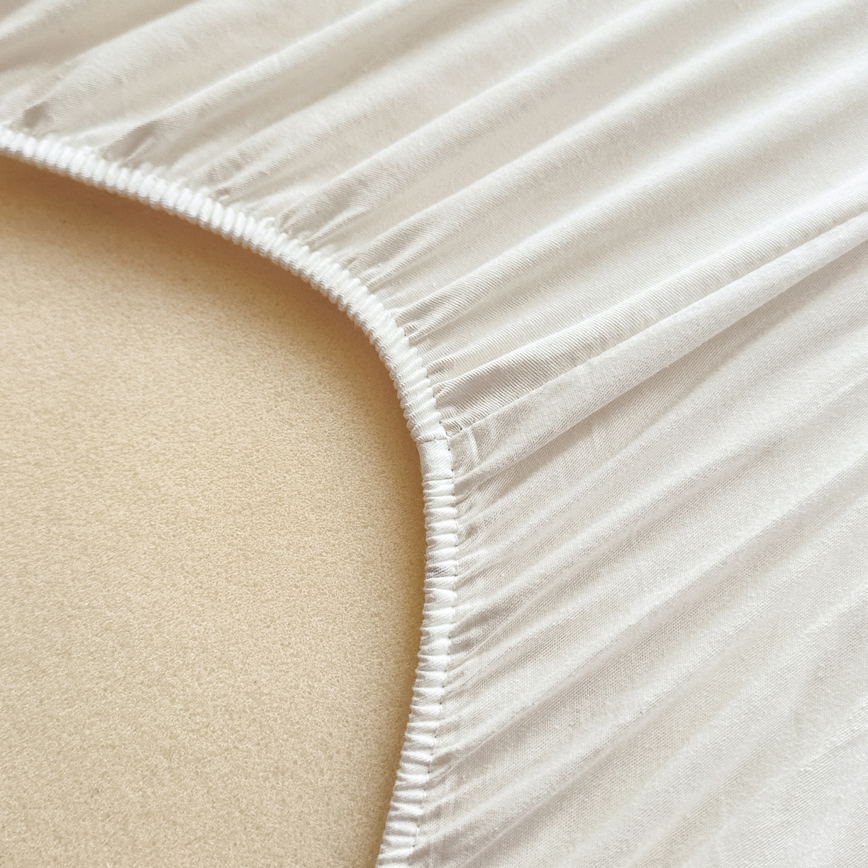 91家纺网 家纺一手货源 找家纺 摩妮卡 2025新款学生床笠上下铺全棉床笠三件套 高贵白