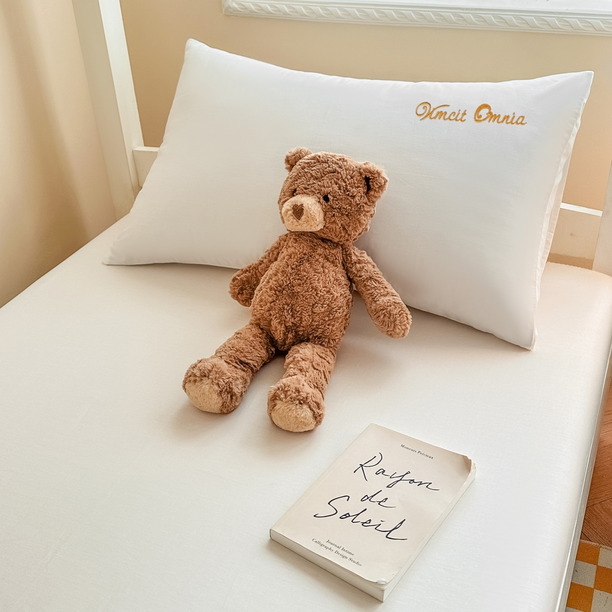 91家纺网 家纺一手货源 找家纺 摩妮卡 2025新款学生床笠上下铺全棉床笠三件套 高贵白