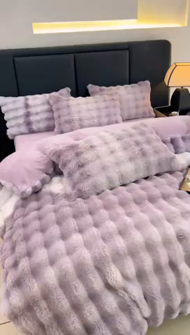 91家纺网 家纺一手货源 找家纺 金爱家 2025新品全消光牛奶绒A类纯色獭兔毛绒立体牛奶绒四件套 七彩泡泡紫