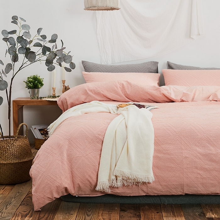 91家纺网 家纺一手货源 找家纺 贝尔 PELLHOME 日式北欧民宿大剪花水洗棉全棉四件套场景二（春节不打烊)（可抖音代发） 粉色