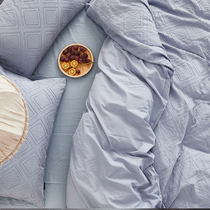 91家纺网 家纺一手货源 找家纺 贝尔 PELLHOME 日式北欧民宿大剪花水洗棉全棉四件套场景二（春节不打烊)（可抖音代发） 蓝色