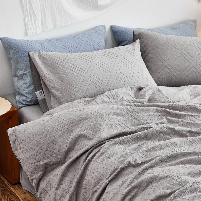 91家纺网 家纺一手货源 找家纺 贝尔 PELLHOME 日式北欧民宿大剪花水洗棉全棉四件套场景二（春节不打烊)（可抖音代发） 浅灰