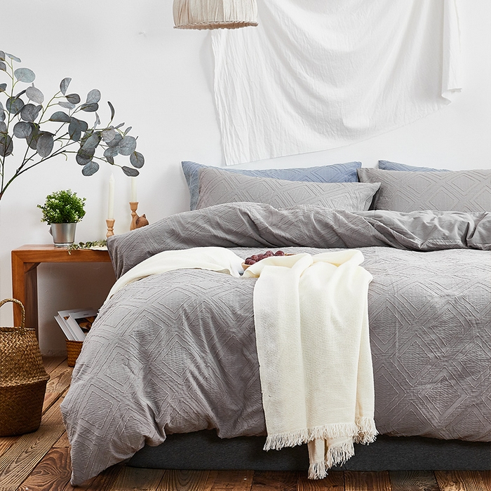 91家纺网 家纺一手货源 找家纺 贝尔 PELLHOME 日式北欧民宿大剪花水洗棉全棉四件套场景二（春节不打烊)（可抖音代发） 浅灰