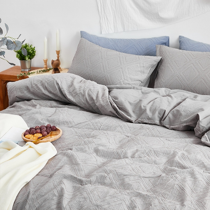 91家纺网 家纺一手货源 找家纺 贝尔 PELLHOME 日式北欧民宿大剪花水洗棉全棉四件套场景二（春节不打烊)（可抖音代发） 浅灰