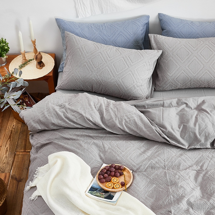 91家纺网 家纺一手货源 找家纺 贝尔 PELLHOME 日式北欧民宿大剪花水洗棉全棉四件套场景二（春节不打烊)（可抖音代发） 浅灰