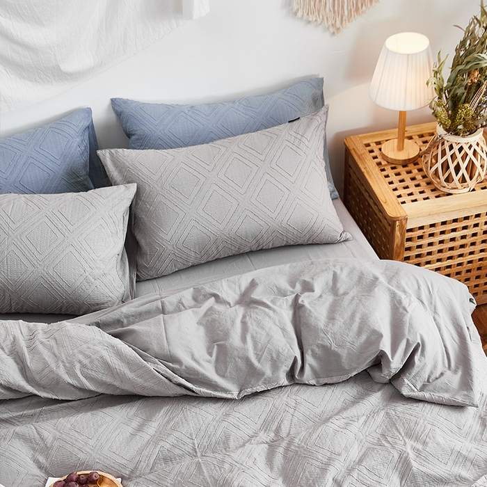 91家纺网 家纺一手货源 找家纺 贝尔 PELLHOME 日式北欧民宿大剪花水洗棉全棉四件套场景二（春节不打烊)（可抖音代发） 浅灰