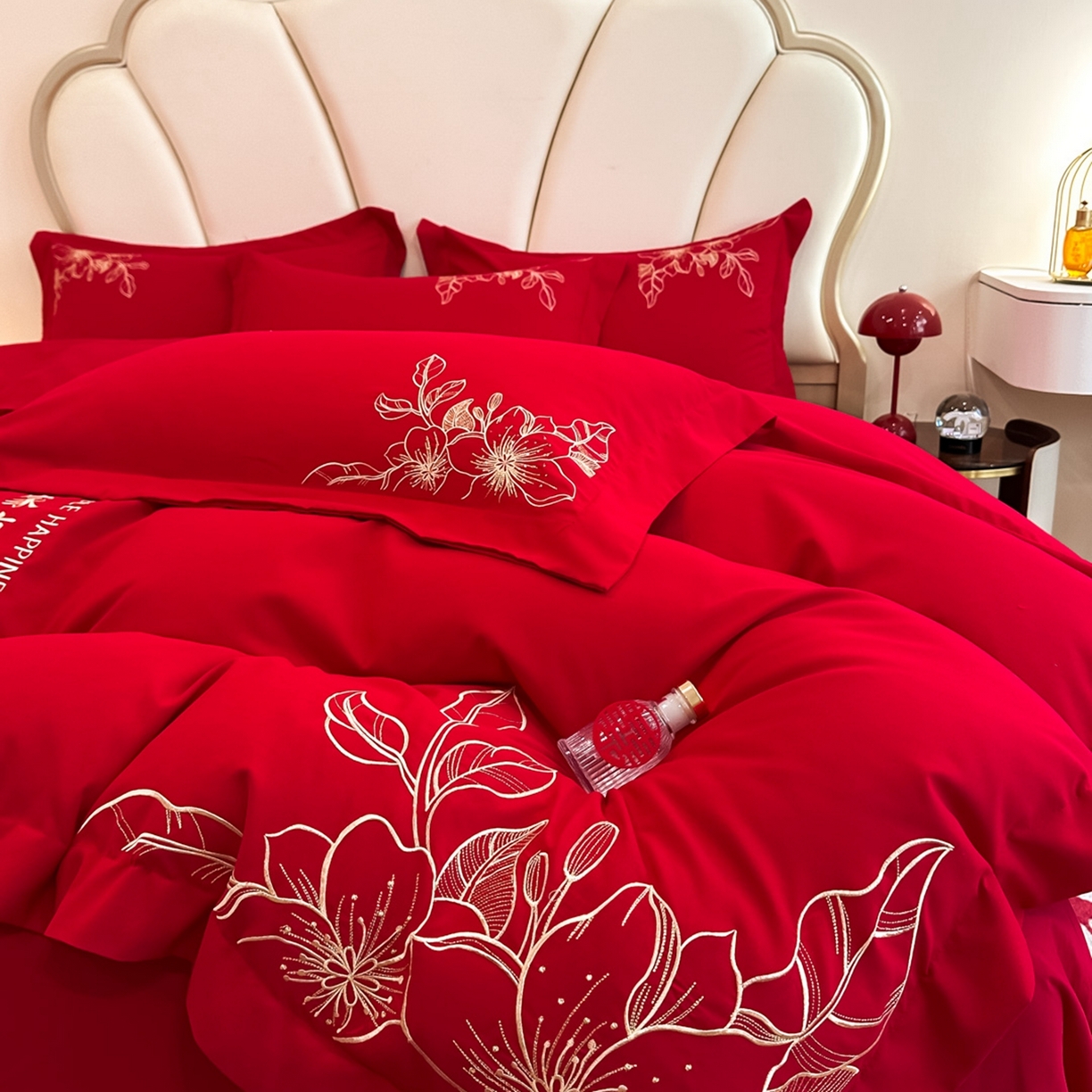 91家纺网 家纺一手货源 找家纺 火麒麟家纺 2025新款亲肤棉婚庆刺绣四件套 锦上添花