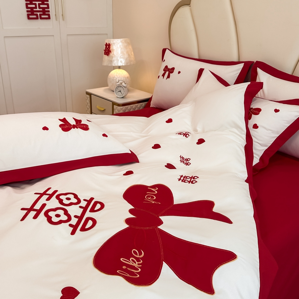 91家纺网 家纺一手货源 找家纺 火麒麟家纺 2025新款亲肤棉婚庆刺绣四件套 一见钟情