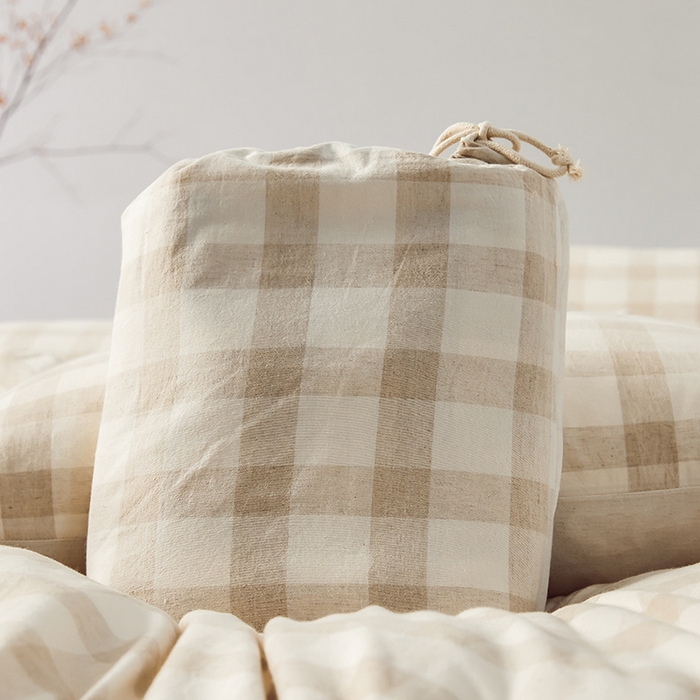 91家纺网 家纺一手货源 找家纺 （总）贝尔 PELLHOME 简约格子纽扣棉麻透气舒适亚麻四件套床单被套场景一（可抖音代发）