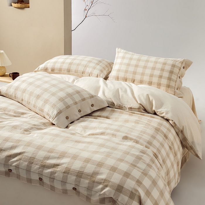 91家纺网 家纺一手货源 找家纺 （总）贝尔 PELLHOME 简约格子纽扣棉麻透气舒适亚麻四件套床单被套场景一（可抖音代发）