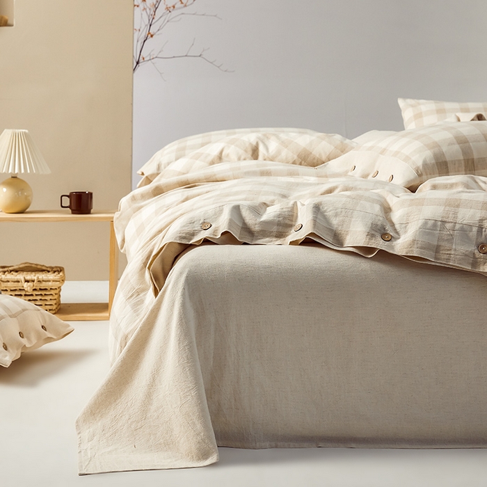 91家纺网 家纺一手货源 找家纺 （总）贝尔 PELLHOME 简约格子纽扣棉麻透气舒适亚麻四件套床单被套场景一（可抖音代发）