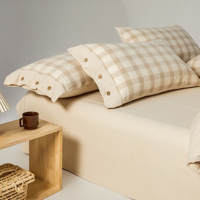 91家纺网 家纺一手货源 找家纺 （总）贝尔 PELLHOME 简约格子纽扣棉麻透气舒适亚麻四件套床单被套场景一（可抖音代发）